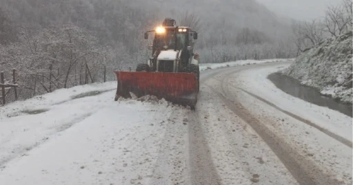 D&uuml;zce&rsquo;de kapanan 65 k&ouml;y yolu ulaşıma a&ccedil;ıldı
