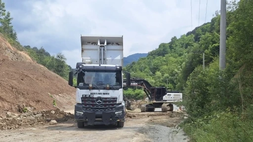 D&uuml;zce&rsquo;de k&ouml;y yollarında &ccedil;alışmalar s&uuml;r&uuml;yor
