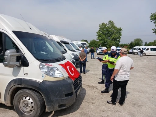 D&uuml;zce&rsquo;de okul servis ara&ccedil;ları denetimi s&uuml;r&uuml;yor
