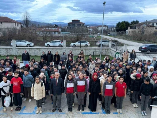 D&uuml;zce&rsquo;de okullarda 6 Şubat depremleri i&ccedil;in saygı duruşu
