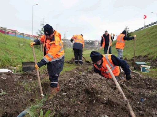 D&uuml;zce&rsquo;de parklarda alt yapı &ccedil;alışmaları s&uuml;r&uuml;yor
