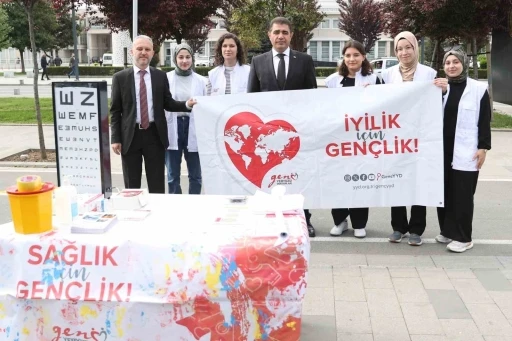 Düzce’de sağlıkçılar sokağa indi

