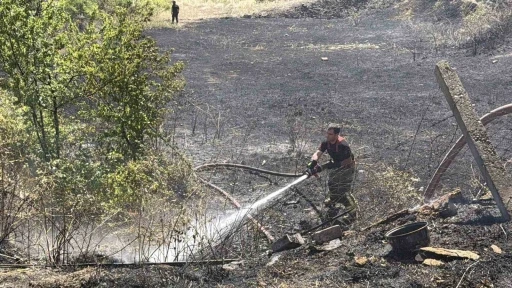 D&uuml;zce&rsquo;de yangın evlere sı&ccedil;ramadan s&ouml;nd&uuml;r&uuml;ld&uuml;
