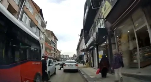D&uuml;zce&rsquo;de yayaya &ccedil;arpan s&uuml;r&uuml;c&uuml; direksiyonu başkasına devretti
