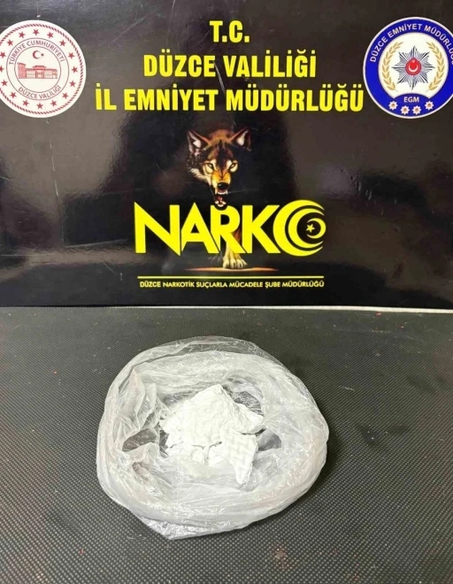 D&uuml;zce&rsquo;de zehir tacirleri su&ccedil;&uuml;st&uuml; yakalandı
