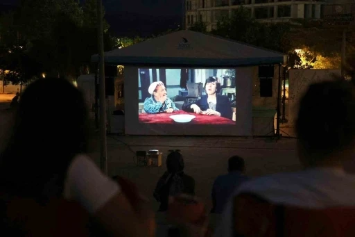 Düzce Üniversitesi’nde açık hava sinema günleri başladı
