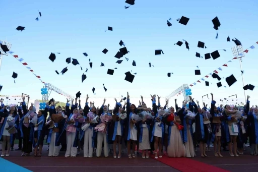 D&uuml;zce &Uuml;niversitesi&rsquo;nde mezuniyet heyecanı başladı
