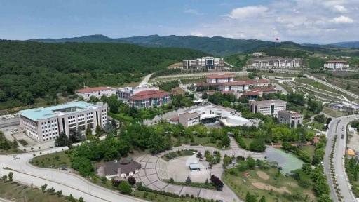 D&uuml;zce &Uuml;niversitesi&rsquo;nden b&uuml;y&uuml;k başarı
