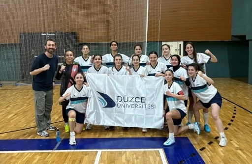 D&uuml;zce &Uuml;niversitesi salon futbolu kadın takımı 2. Oldu
