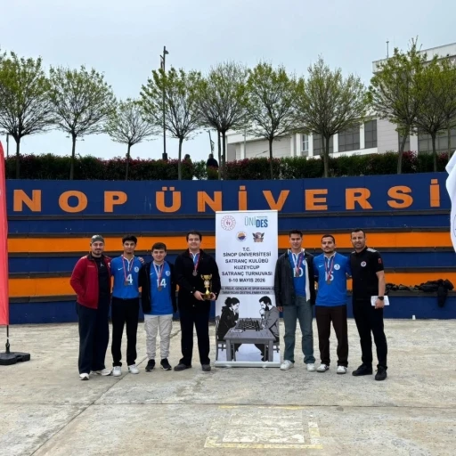 D&uuml;zce &Uuml;niversitesi Satran&ccedil; Topluluğu&rsquo;ndan KuzeyCup&rsquo;ta 4. oldu
