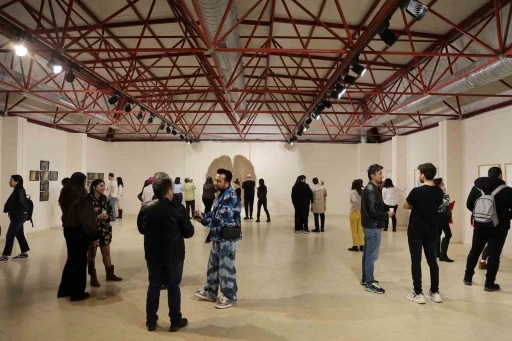Düzce Üniversitesinde &quot;İçinde Bir Şey&quot; sergisi açıldı
