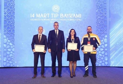 D&uuml;zceli sağlık &ccedil;alışanlarına Bakandan teşekk&uuml;r belgesi
