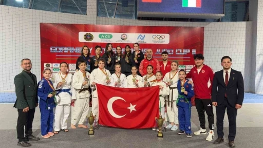 D&uuml;zceli sporculardan b&uuml;y&uuml;k başarı
