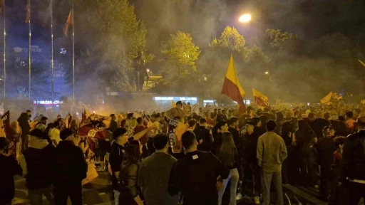 D&uuml;zceliler Galatasaray&rsquo;ın şampiyonluğunu kutladı
