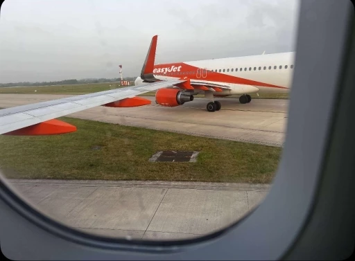 EasyJet’a ait iki yolcu uçağı taksi sırasında çarpıştı
