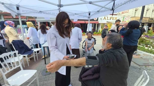 Ebelik B&ouml;l&uuml;m&uuml; akademisyen ve &ouml;ğrencilerinin sağlık bilgilendirme ve farkındalık etkinliği
