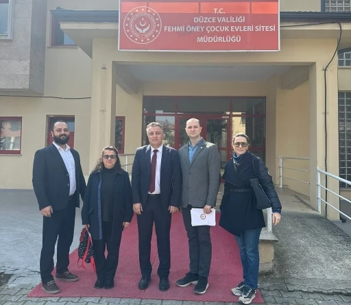 Eczacılardan Sevgi Evi&rsquo;ne bayram desteği
