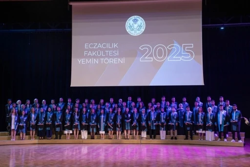 Eczacılık Fakültesi mezunları yemin etti
