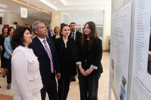 Eczacılık Fakültesi’nde ’Topluma Hizmet Uygulamaları’ dersi çerçevesinde sergi açıldı
