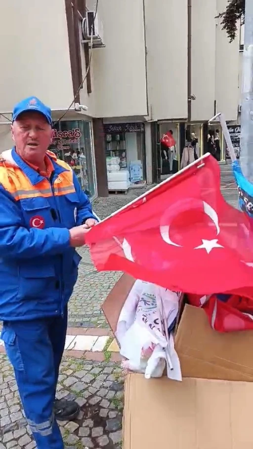 Edirne&rsquo;de 1 Mayıs sonrası T&uuml;rk bayraklarının &ccedil;&ouml;pe atılmasına tepki
