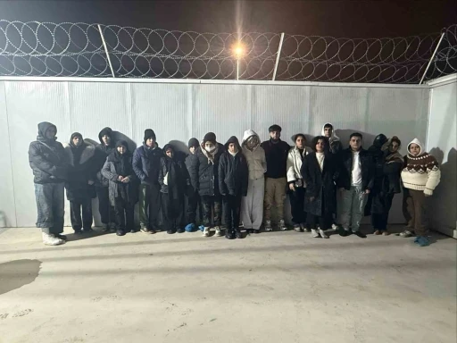 Edirne&rsquo;de 18 d&uuml;zensiz g&ouml;&ccedil;men yakalandı
