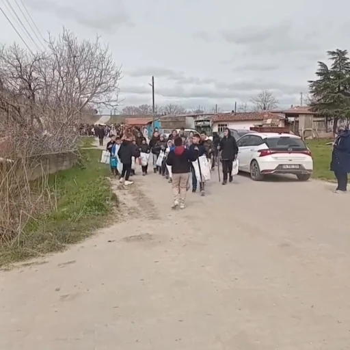 Edirne&rsquo;de asırlardır s&uuml;ren arife g&uuml;n&uuml; şeker toplama geleneği
