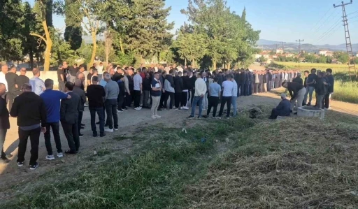 Edirne&rsquo;de asırlık bayramlaşma geleneği yaşatıldı: Y&uuml;zlerce kişi aynı anda bayramlaştı
