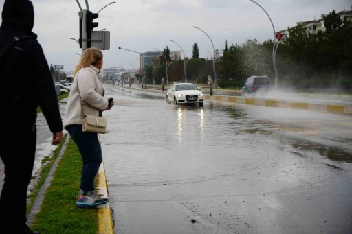 Edirne&rsquo;de cadde ve sokaklar g&ouml;le d&ouml;nd&uuml;
