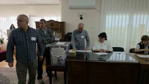 Edirne&rsquo;de &ccedil;ifte vatandaşlar Bulgaristan se&ccedil;imleri i&ccedil;in sandık başında
