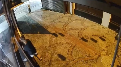 Edirne&rsquo;de &ccedil;ocuk hırsızlar kameraya yansıdı
