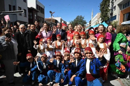 Edirne&rsquo;de D&uuml;nya Romanlar G&uuml;n&uuml;&rsquo;nde renkli g&ouml;r&uuml;nt&uuml;ler
