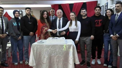 Edirne&rsquo;de evlilik kredisinden faydalanan &ccedil;iftler i&ccedil;in temsili kına gecesi
