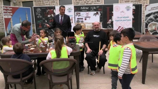 Edirne&rsquo;de ge&ccedil;mişin izleri minik ellerle boyandı

