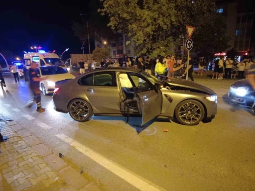 Edirne’de iki otomobil çarpıştı: 3 yaralı
