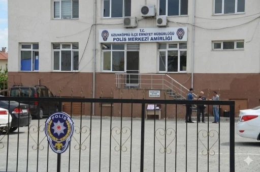 Edirne&rsquo;de insanlık &ouml;lmemiş dedirten olay: Yolda bulduğu 13 bin 600 lirayı polise teslim etti
