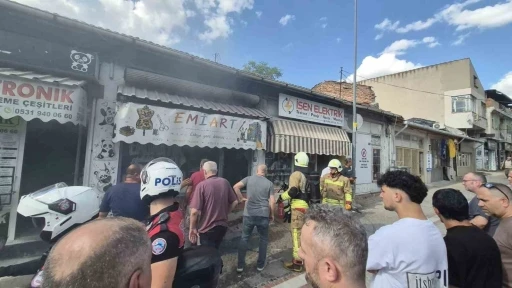 Edirne&rsquo;de iş yerinde &ccedil;ıkan yangına kova ve hortumla m&uuml;dahale
