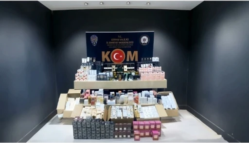 Edirne&rsquo;de ka&ccedil;ak&ccedil;ılık operasyonları: 2 milyon liralık parf&uuml;m ve akıllı saat ele ge&ccedil;irildi
