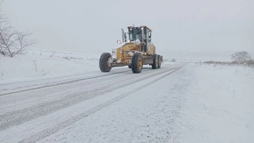 Edirne&rsquo;de kar kent merkezinde etkisini azalttı, il&ccedil;elerde kar k&uuml;remesi devam ediyor
