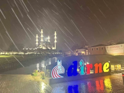 Edirne&rsquo;de kar yağışı etkili oluyor
