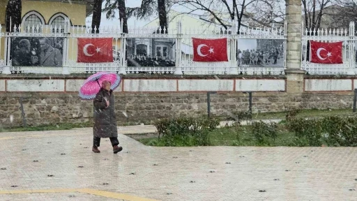 Edirne&rsquo;de kar yağışı yeniden başladı
