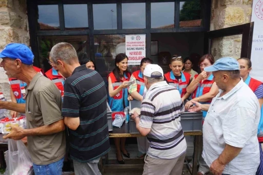 Edirne&rsquo;de kurulan g&ouml;n&uuml;l sofrasında dayanışma &ouml;rneği
