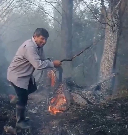 Edirne’de Meriç Nehri kenarındaki adacığa atılan çöplerden yangın çıktı
