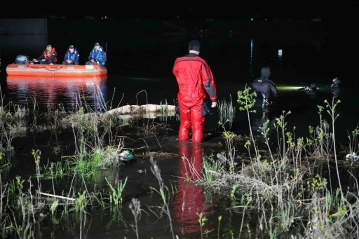 Edirne’de Meriç Nehri’ne giren çocuk hayatını kaybetti
