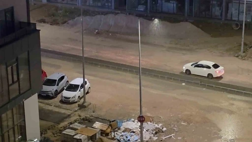 Edirne&rsquo;de sağanak etkili oldu: Caddeler g&ouml;le d&ouml;nd&uuml;
