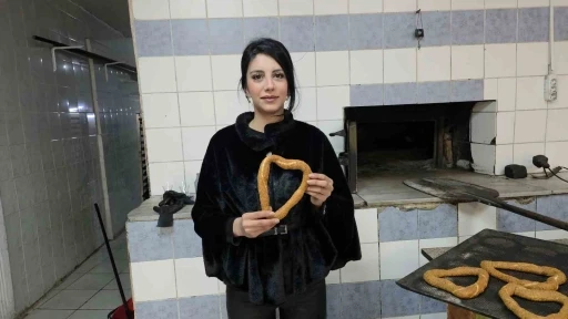 Edirne&rsquo;de Sevgililer G&uuml;n&uuml;&rsquo;ne &ouml;zel kalpli simit
