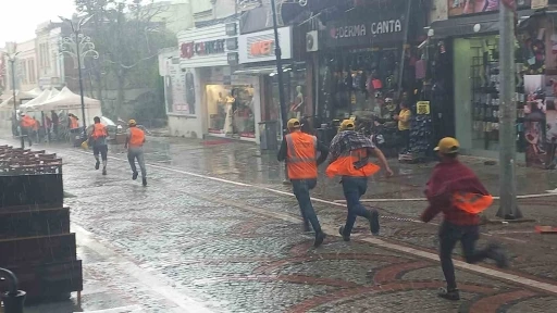 Edirne’de şiddetli yağış ve dolu hayatı olumsuz etkiledi
