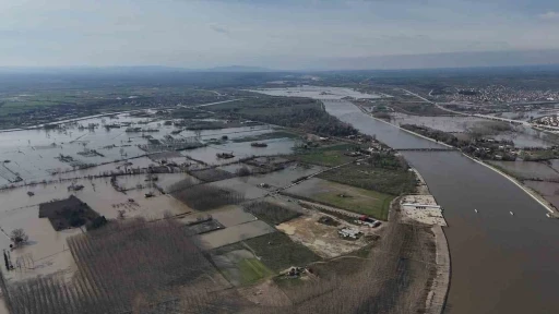 Edirne&rsquo;de sular altında kalan yerleşim alanları ve &ccedil;iftlikler havadan g&ouml;r&uuml;nt&uuml;lendi
