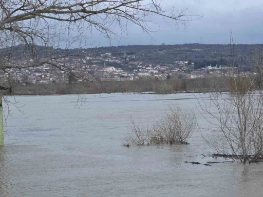 Edirne&rsquo;de taşkın riski merkezde azaldı, yayılım Subaşı ve k&ouml;ylere kaydı
