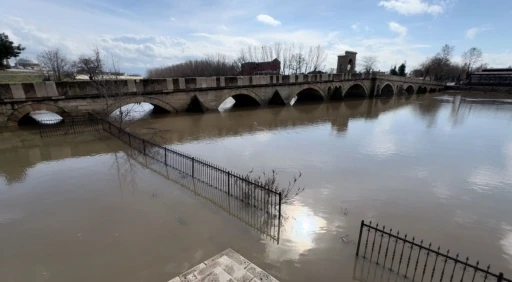 Edirne&rsquo;de Tunca Nehri taştı
