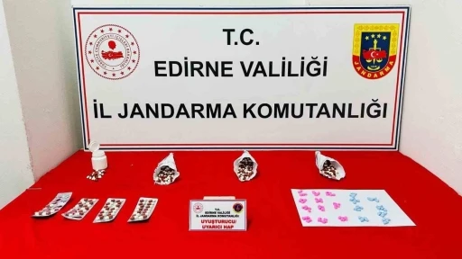 Edirne&rsquo;de uyuşturucuya jandarma darbesi: Karı-koca su&ccedil;&uuml;st&uuml; yakalandı
